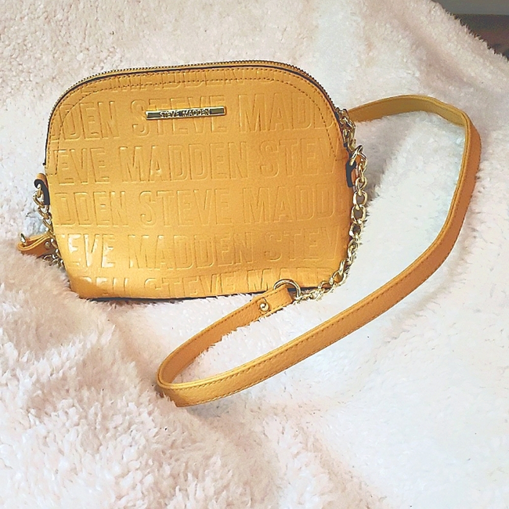 STEVE MADDEN YELLOW CROSS BODY BAG W CHAIN & FAUX LEATHER STRAP. NEW NWOT.